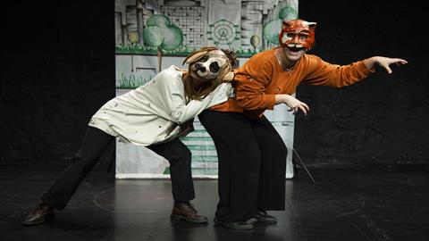 Κερδίστε διπλές προσκλήσεις για την παράσταση «Τα αδέσποτα» στις 26/11